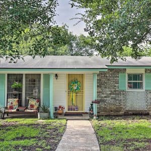 Unique Vintage Hideaway < 6 Miles to Lackland Afb!