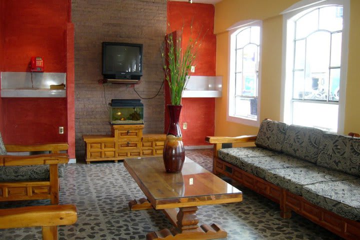 Lobby with sitting area at Hotel San Luis