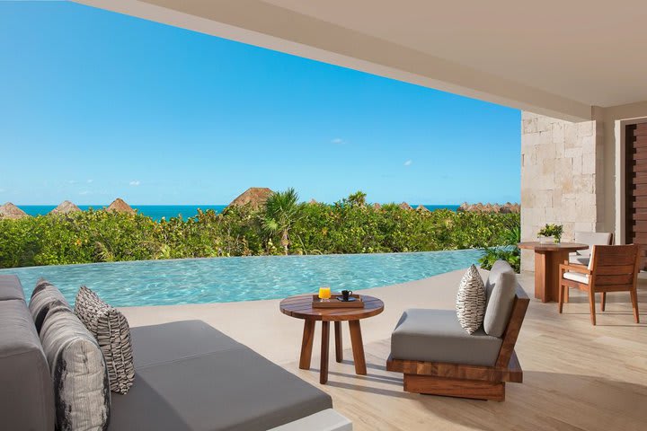 Terraza de una Preferred Club master suite swim out