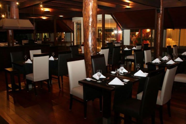 International cuisine in the restaurants at Hotel Vila Gale Eco Resort do Cabo