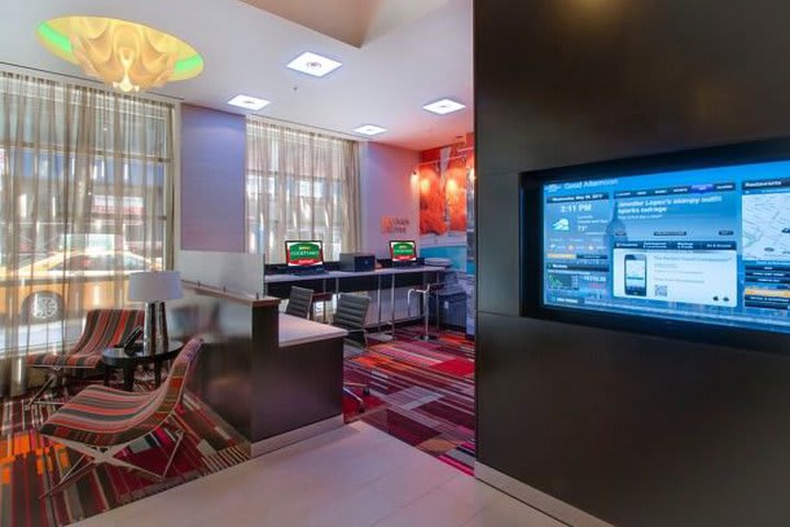 Pantalla informativa táctil del Courtyard by Marriott New York Manhattan - Times Square West