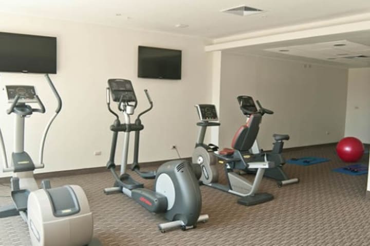 Gimnasio del hotel en Lima, Atton San Isidro