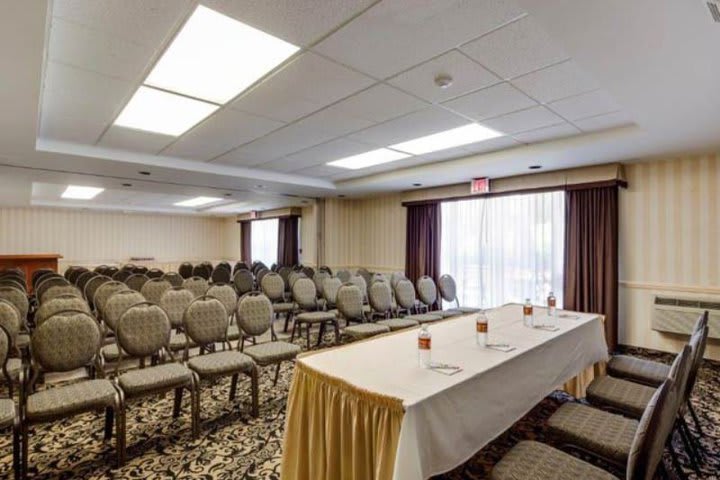 Monte Carlo Inn Toronto Markham has meeting rooms for 95 guests