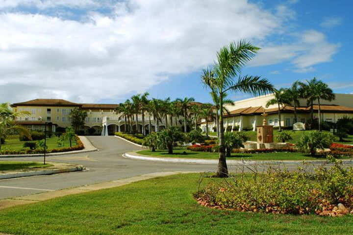 Entrance to the Sauipe Class all-inclusive hotel in Mata de Sao Joao
