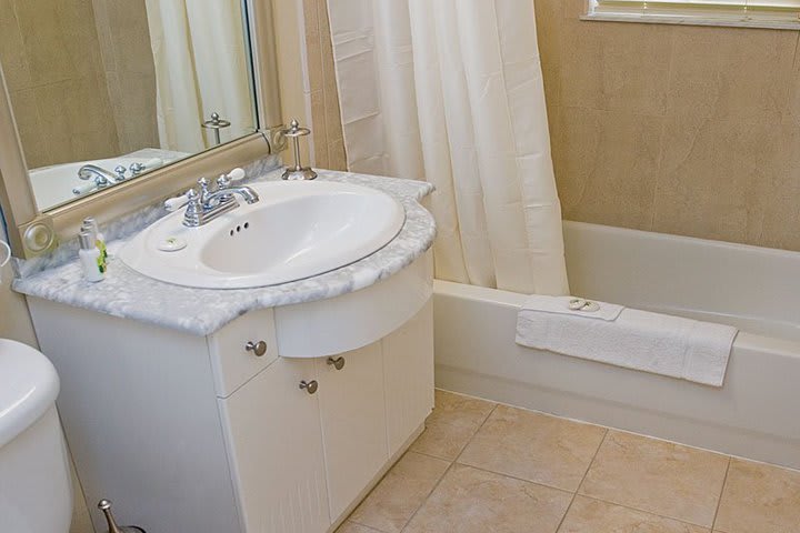 Bathroom in an apartment at the Sun Harbour Boutique Hotel