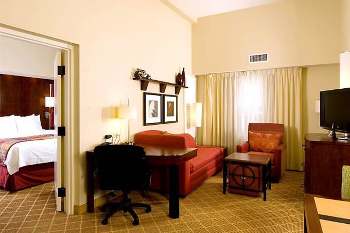 Suite de dos recámaras del hotel Residence Inn by Marriott Orlando Airport