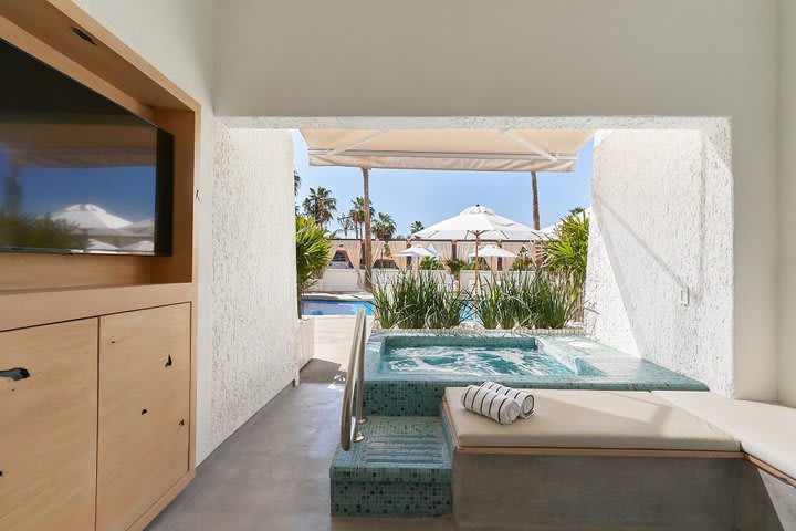 Jacuzzi in a poolside suite