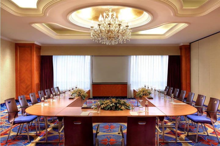 Sheraton Shanghai Hongqiao Hotel has conference facilities to accommodate up to 700 guests