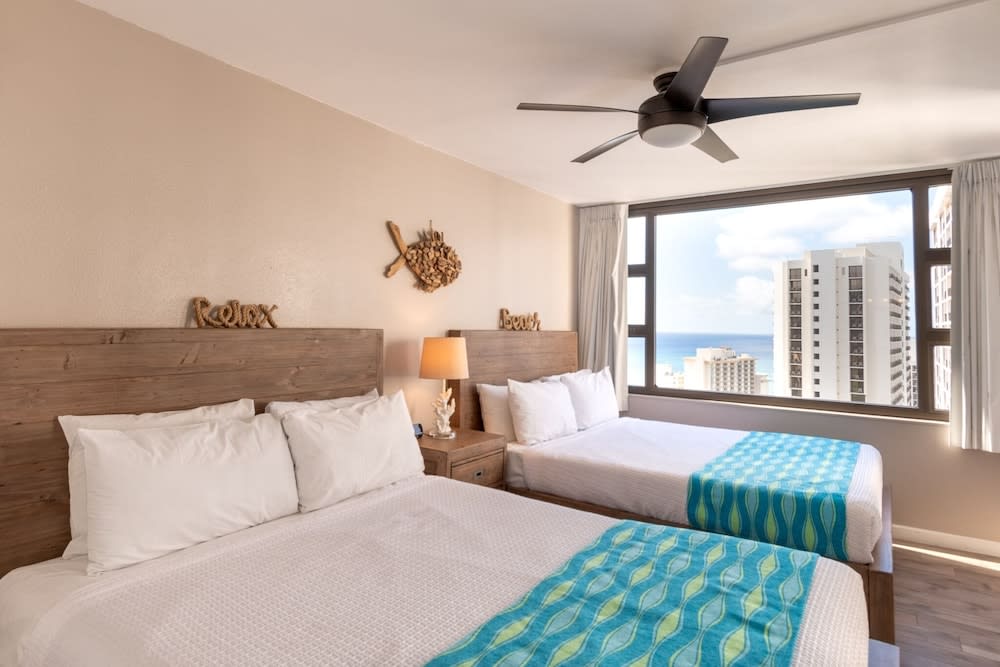 Deluxe 32nd Floor Condo - Gorgeous Ocean Views, Free Wifi & Parking! by Koko Resort Vacation Rentals