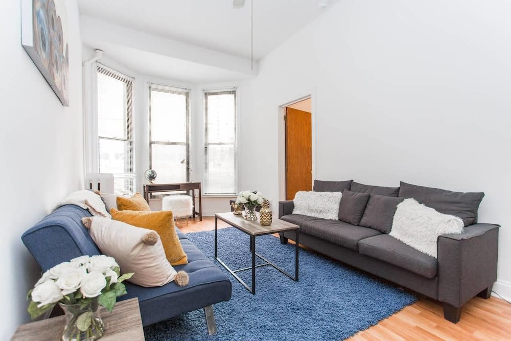 Live Like a Local - Downtown 3 BDR Gem