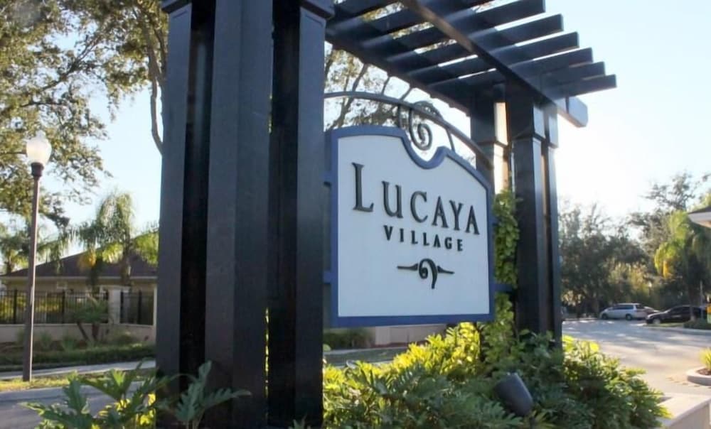 Lucaya 4 Bedrooms 3 Baths Townhome With Central Kitchen