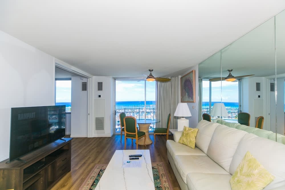 Ilikai Marina One Bedroom Harbor View Condos - Walk to Ala Moana Beach Park!