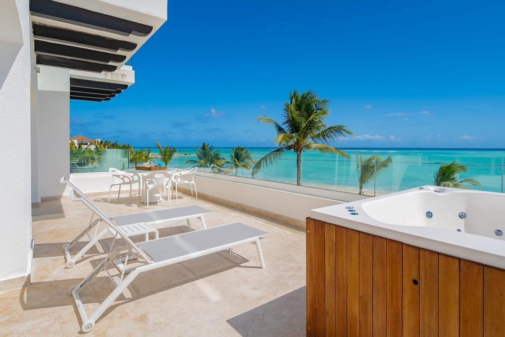 Punta Palmera Beach Front With Private Cold Jacuzzi