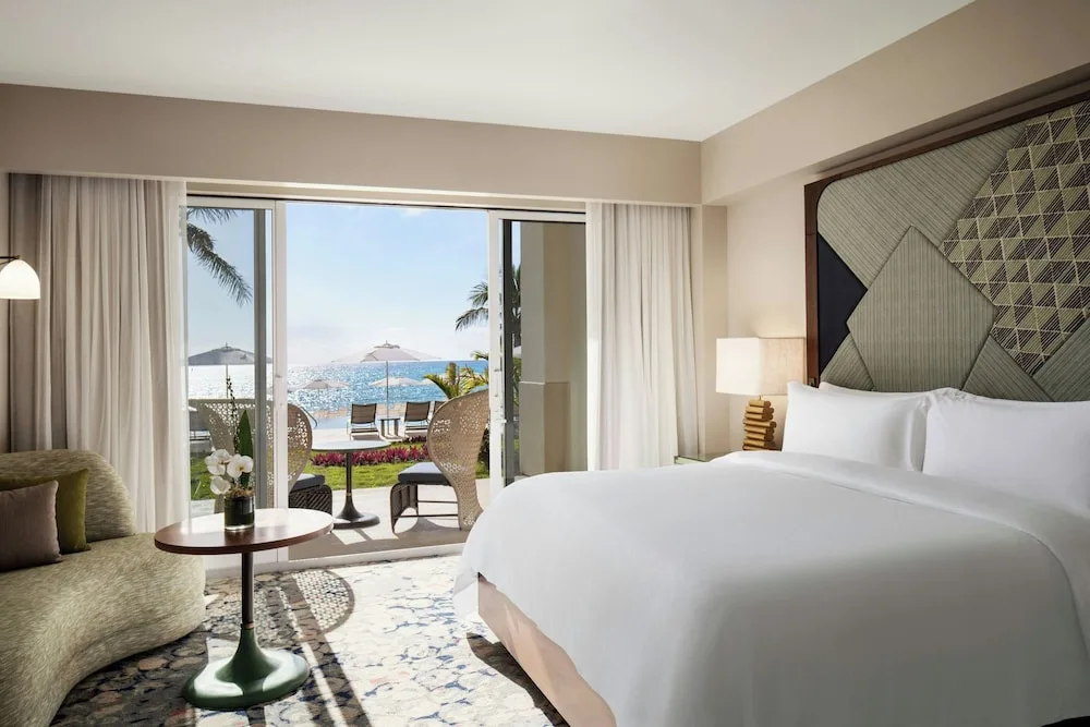 Img - Grand Luxe Oceanfront, Guest room, 1 King, Balcony
