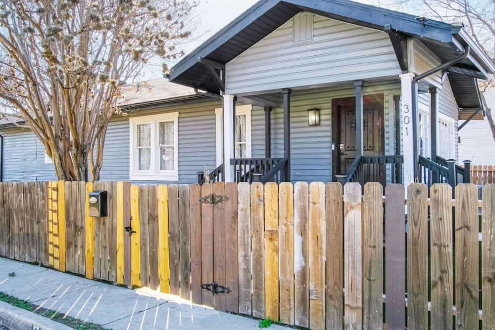 Fenced Remodeled 3BR 2BA Close to Riverwalk Dtown