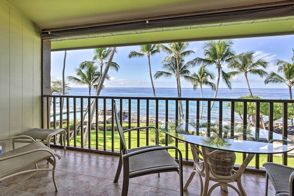 Oceanfront Kailua-kona Condo w/ Community Pool!