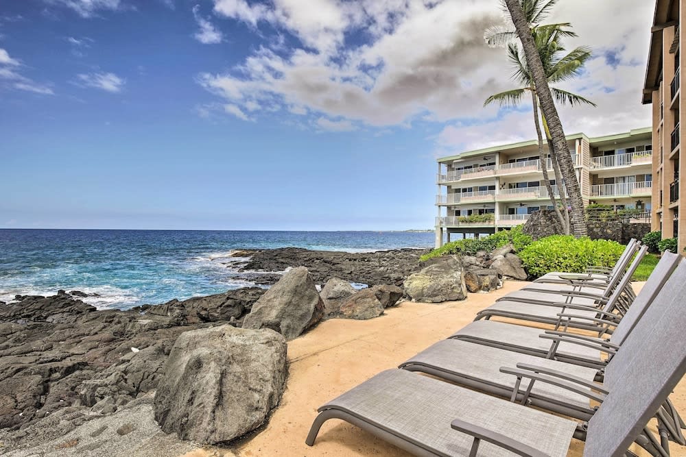 Kailua-kona Condo w/ 2 Private Lanais!