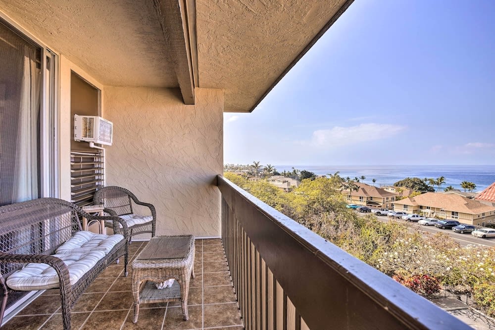 Kailua-kona Condo: Steps to Beach & Downtown!