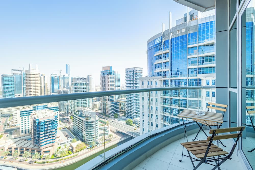 SuperHost - Exclusive 25th Floor Retreat with Marina Views