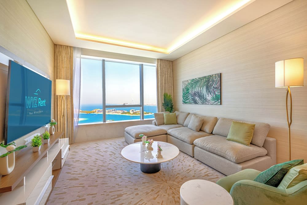 Luxurious St Regis 1 Bed Palm View