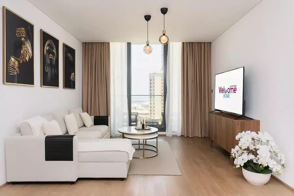 New apt in Dubai Marina with balcony