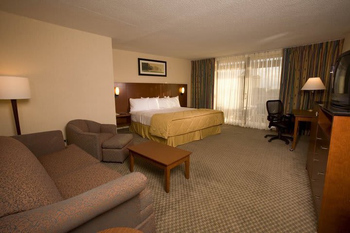 Guest room with king size bed at the Best Western® in the Walt Disney World®