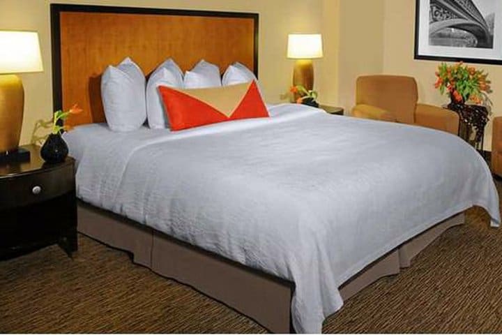 Hilton Garden Inn Times Square ofrece habitaciones con cama king