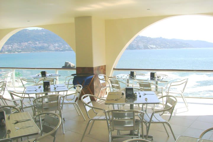 Restaurant with ocean view