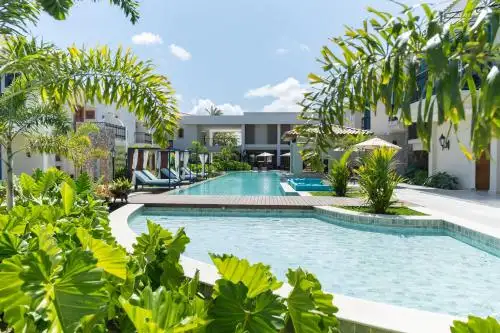 una imagen de una piscina en una villa del Resende Imperial Hotel & Spa, en Itacaré