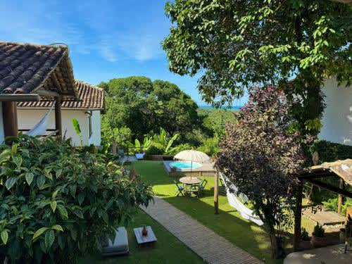 vistas al jardín desde la casa en Casa Rabanete Trancoso, en Trancoso
