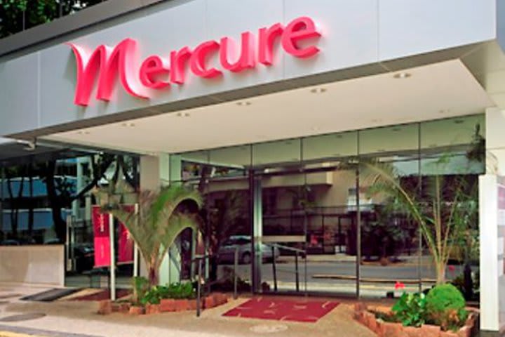 Main entrance at the Mercure Rio de Janeiro Lablon Hotel
