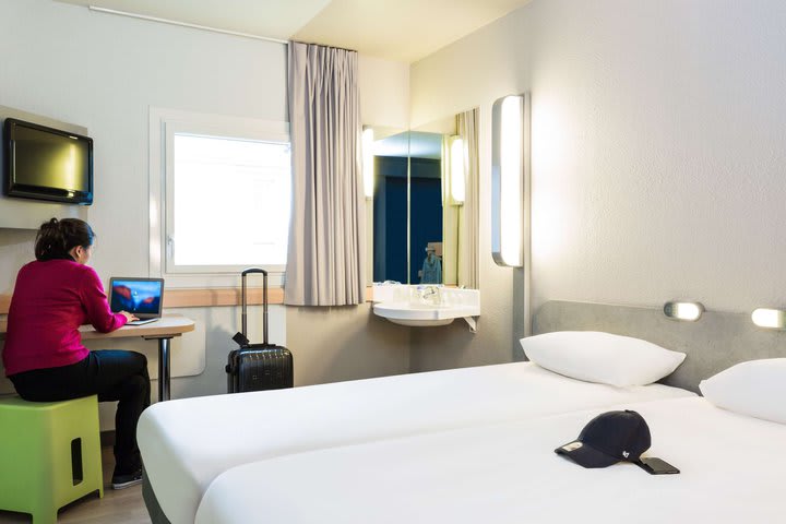 Img - Twin - Room With Twin Beds