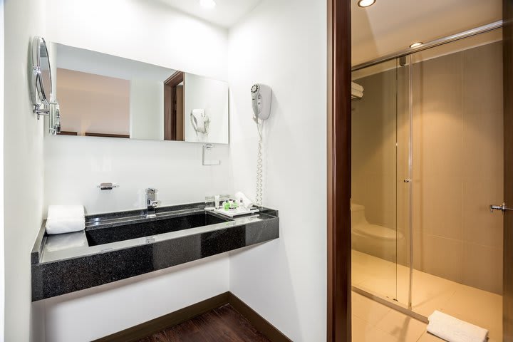 Baño de una habitación premium