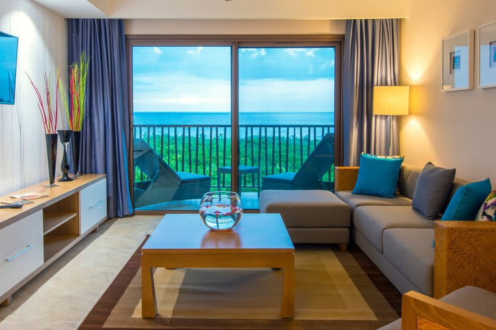 Guest room with a sitting area