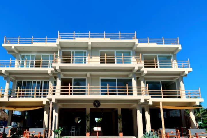 Noah Beach Hotel & Suites