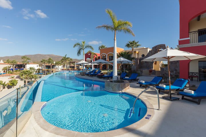 Piscina en el área de las residencias