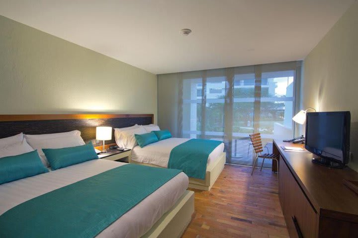 Guest rooms and suites are fitted with balcony or terrace