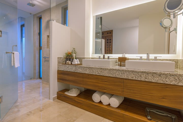 Bathroom in the Ruby suite