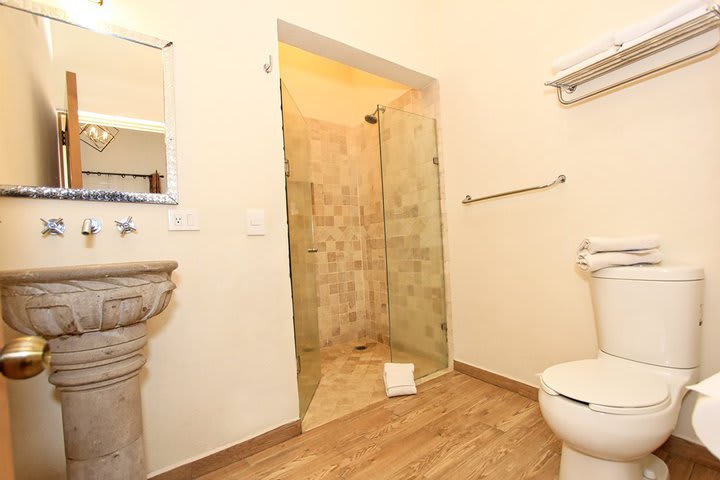 Baño de la habitación king