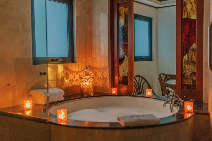 Some grand suites have a Jacuzzi