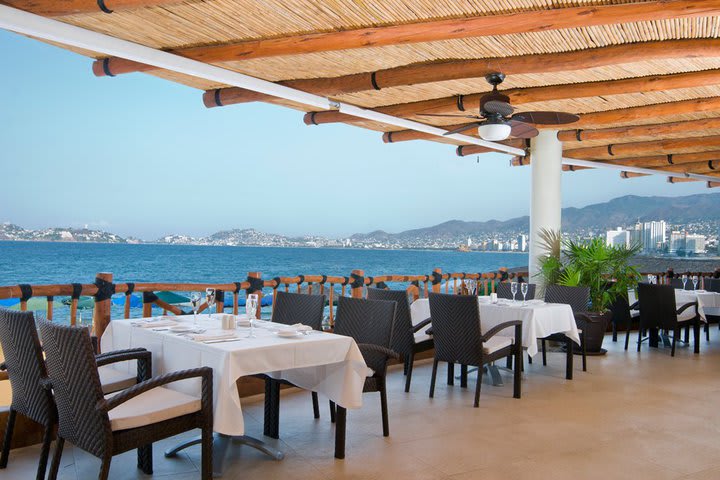 Grand Hotel Acapulco tiene un restaurante de mariscos