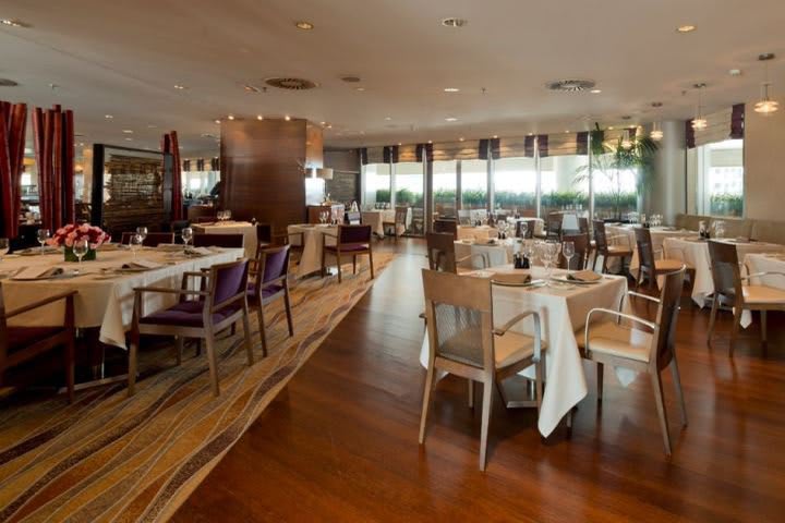 El restaurante del Hilton Diagonal Mar ofrece especialidad mediterránea y catalana