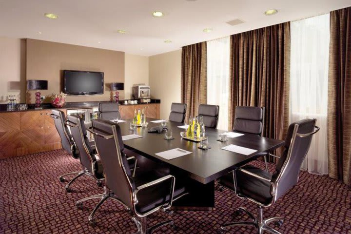 Boardroom at Crowne Plaza London