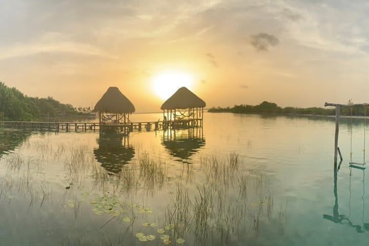 Paisaje del muelle al atardecer