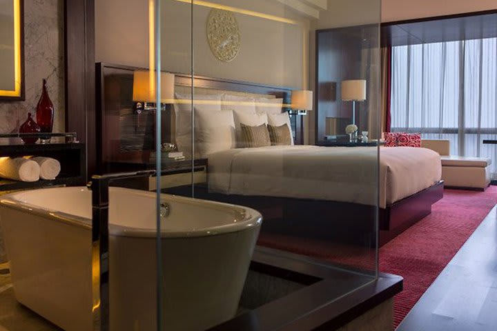 Guest room with tub at the Renaissance Capital hotel in Beijing