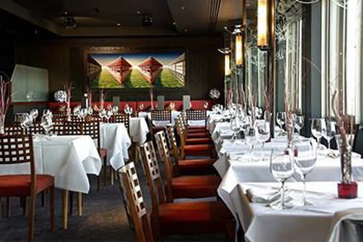 Restaurant at Hilton Metropole, hotel in London