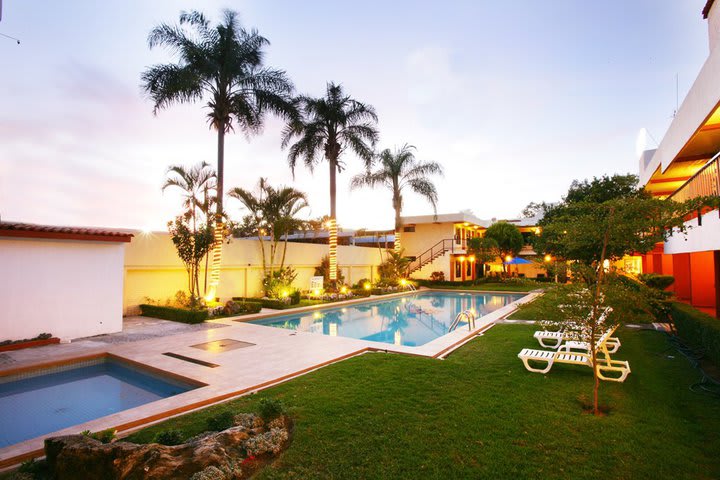 La piscina climatizada se encuentra al aire libre