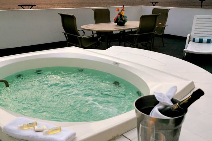 Jacuzzi de una suite