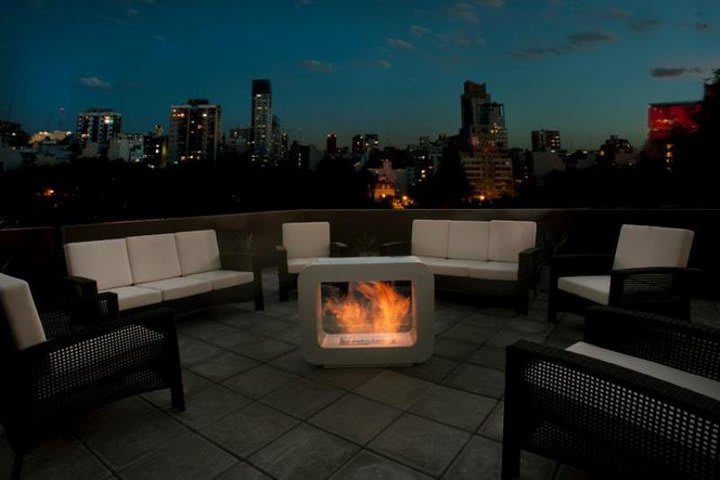 Terraza con vista a la ciudad de Buenos Aires del hotel Palermo Tower