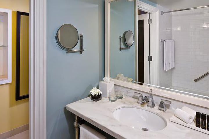 Private guest bathroom